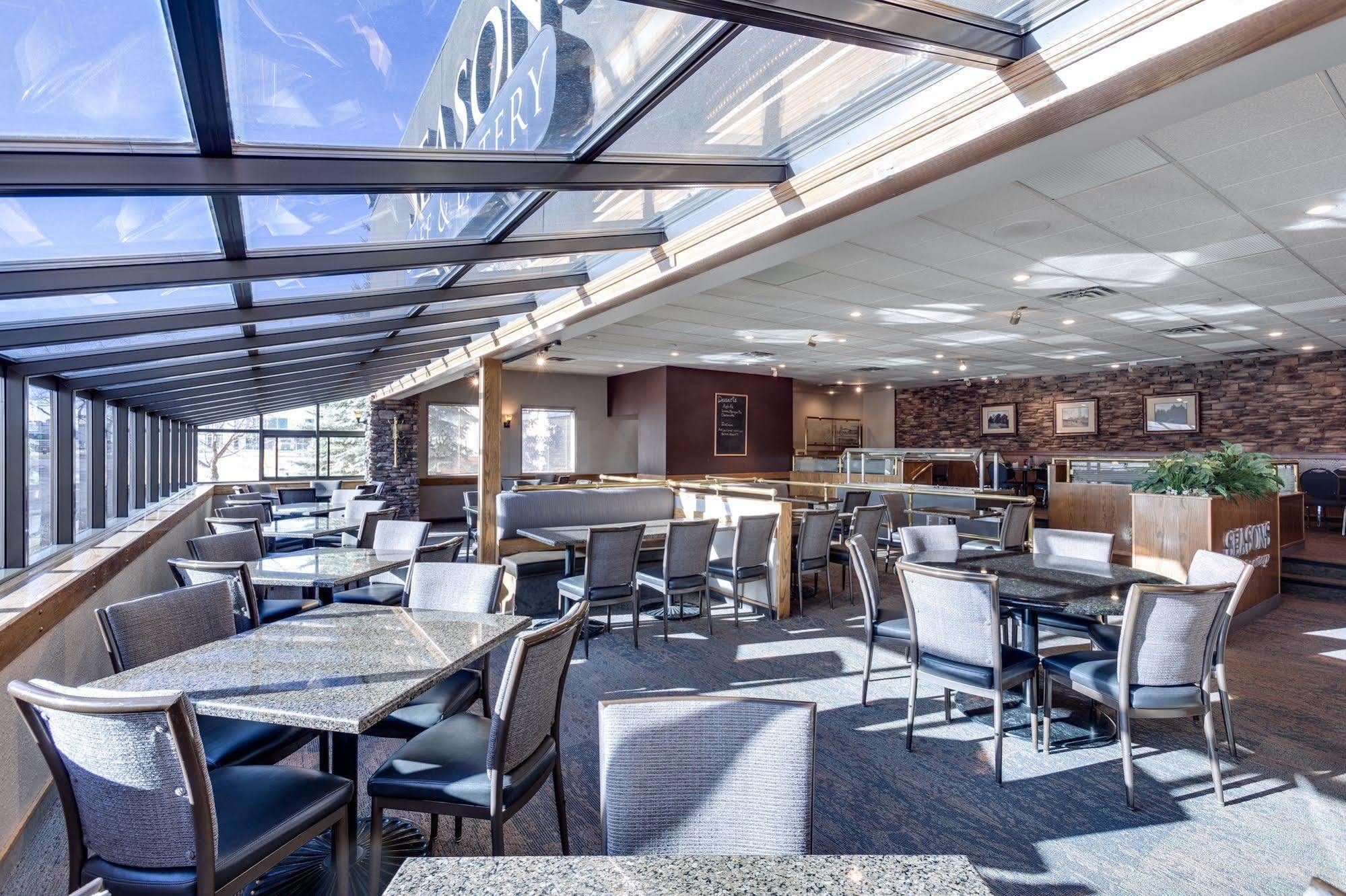 Heritage Inn Hotel & Convention Centre - High River エクステリア 写真