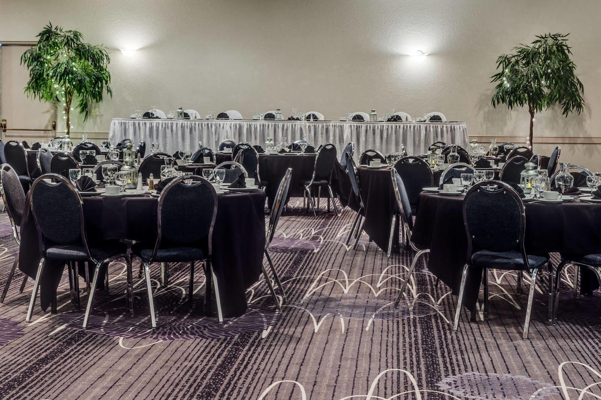 Heritage Inn Hotel & Convention Centre - High River エクステリア 写真